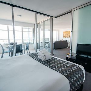 One-Bedroom Family Apartment Spa Bath No Housekeeping